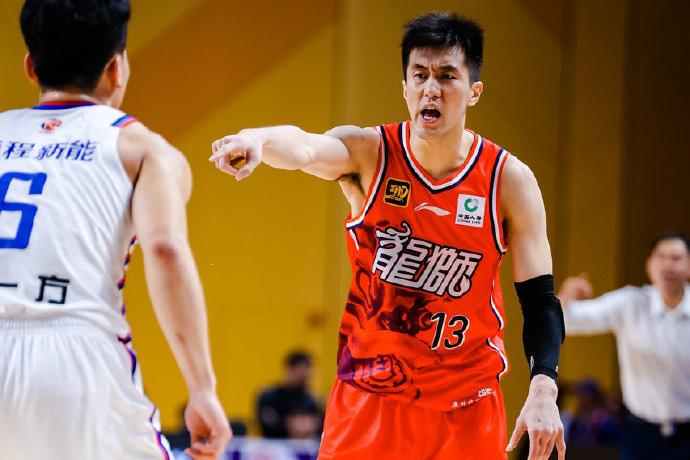 艾伦 18 + 6 成本土助攻王,广州胜天津 艾伦 18 + 6 成本土助攻王,广州胜天津