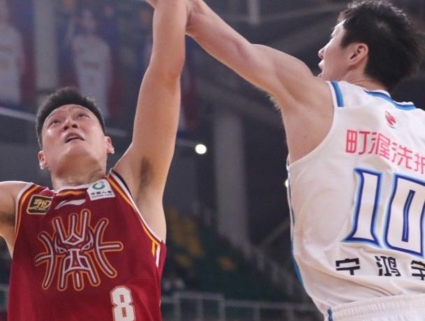 CBA 赛场:宁波男篮 116-140 山西,实力悬殊落败 CBA 赛场:宁波男篮 116-140 山西,实力悬殊落败