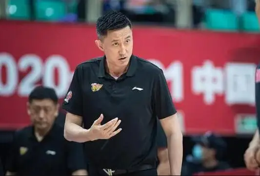 广东男篮遭遇伤病困境,阿姆斯表现不佳,急需新援 广东男篮遭遇伤病困境,阿姆斯表现不佳,急需新援