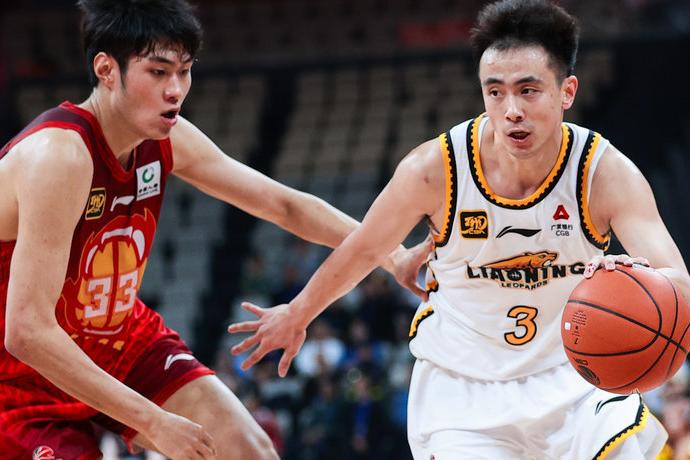 CBA 常规赛:辽宁男篮客场 100-93 胜深圳 CBA 常规赛:辽宁男篮客场 100-93 胜深圳