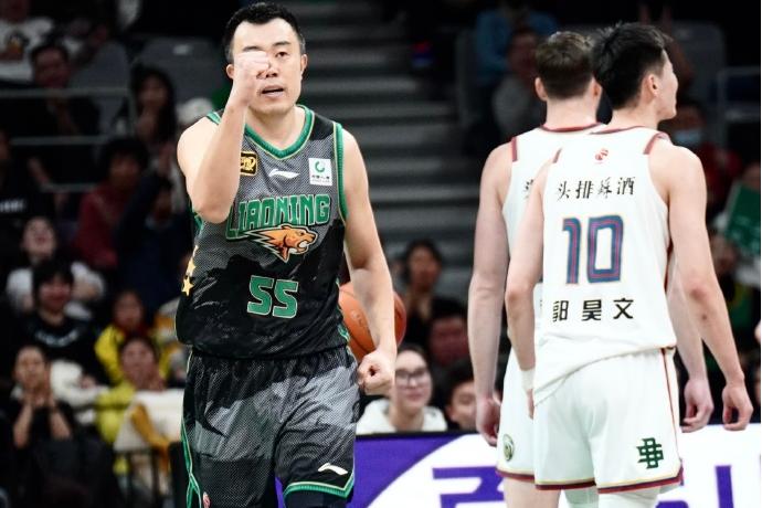 辽宁队117-124不敌南京头排苏酒,篮板劣势成最大败因 辽宁队117-124不敌南京头排苏酒,篮板劣势成最大败因